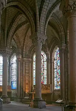 Déambulatoire de la basilique Saint-Denis.