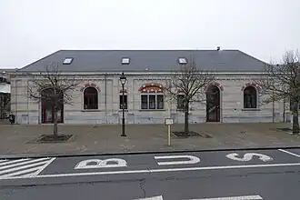 Ancien bâtiment de service.