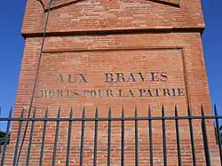 « AUX BRAVES MORTS POUR LA PATRIE ».
