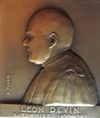Le bâtonnier Léon Devin, plaquette en bronze.