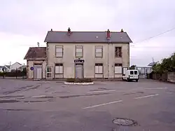 Photographie de la façade d'une gare ferroviaire.
