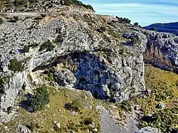 les baumes du Baïl, sous l'actuelle route Napoléon