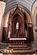 Autel et retable de la Vierge.