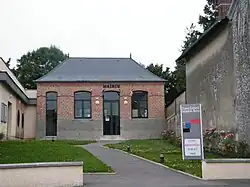 Mairie, accès à la bibliothèque.