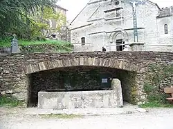Fontaine-lavoir