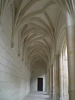 Passage voûté.