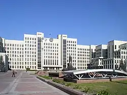 La maison du Gouvernement sur la Place de l'Indépendance.