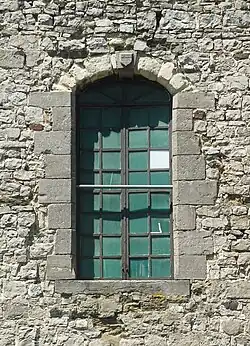 Fenêtre du premier étage avec l'écu de la famille de Spanghen.