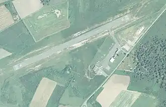 Aérodrome de Belle Ile le 19 juin 1999 avec sa piste 06/24.