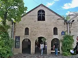 Cour Saint-Émilion à Bercy Village.