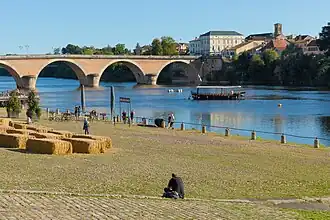Le quai Salvette et le Vieux Pont.