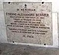 Plaque à la mémoire de l’évêque Bernier. Son cœur fut ramené à Orléans et inhumé dans la 6e&nbsp;chapelle sud de la cathédrale Sainte-Croix.