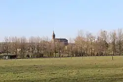 Panorama du village depuis la vallée de l'Oise.