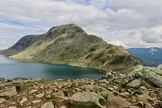 L'arête de Besseggen, avec ses nombreux randonneurs.