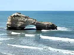 Le rocher la Roche ronde, situé à quelques mètres de la plage du Miramar.