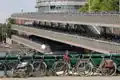 Fietsflat d'Amsterdam, un parking à vélos de trois étages à la gare d'Amsterdam Centraal.
