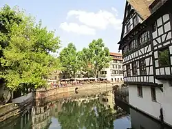 Biergarten de la place Benjamin-Zix