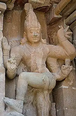 Nataraja, avec la main gauche supérieure  en vismaya-hasta et la droite en abhaya-mudra.