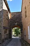 La porte de la rue du Château.