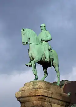 Statue équestre à côté de la cathédrale de Brême