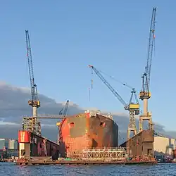Le super-tanker Uisge Gorm au Dock 11 dans le port de Hambourg.