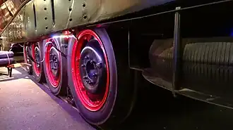 Vue d'un bogie pneu rail.