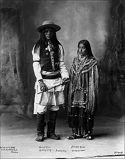 Bonie Tela, San Carlos Apache, et Hattie Tom, chiricahua apache.