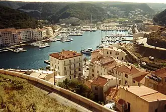 Vue du port de Bonifacio.