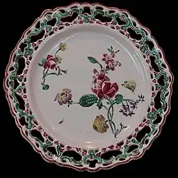 Veuve Perrin, assiette à aile ajourée.