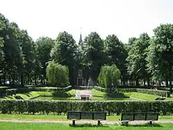 Le parc face à l'église.