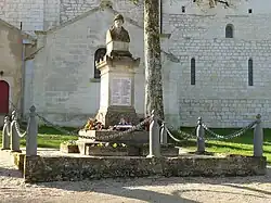 Le monument aux morts.