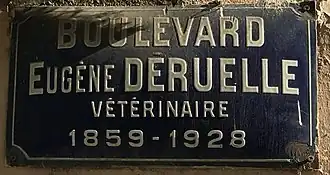 Voir la plaque.