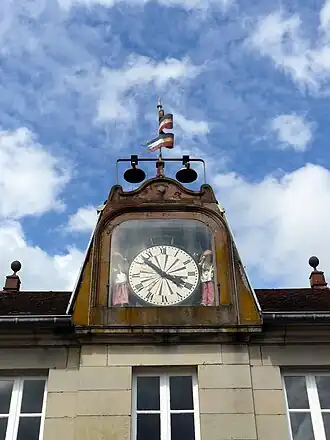 L'horloge aux automates de la mairie-lavoir.
