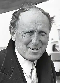 Bourvil à l'aéroport de Schiphol-Amsterdam.