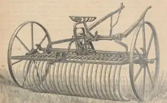 Râteau à foin à traction hyppomobile fabriqué par les Ets Breton à la fin du XIXe siècle. Était également appelée « racleuse »