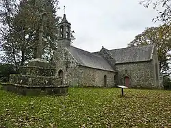 La chapelle Saint-Corentin (ou chapelle du Kreisker) et son calvaire 1.