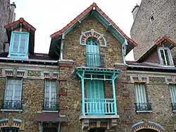 De nombreux bâtiments construits en pierre de meulière, ici à Pantin