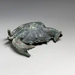 Crabe. Bronze, 16,5&nbsp;×&nbsp;14&nbsp;cm. Fixation de meuble ou socle en forme de crabe. IIIe – Ier&nbsp;siècle. Met