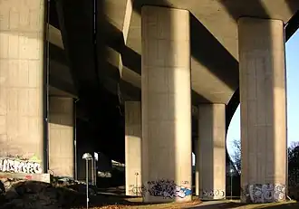Les piliers du pont de Broparken.