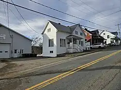 Bureau municipal et Garage municipal de Saint-Rémi de Tingwick, vu de la rue principale