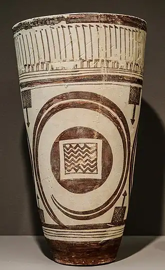 Boisseau décoré d'une frise d'échassiers et de panneaux au bouquetin, musée du Louvre.