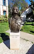 Buste en bronze de Gustave Flaubert à Nogent-sur-Seine