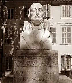 Monument à François Raynouard, Brignoles (détail du buste en marbre blanc, 1937).