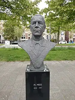 Buste de Marten Mees, Westplein