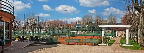 Club-house et court A.