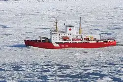 Le CCGS Amundsen sur le Fleuve Saint-Laurent entre Québec et Lévis
