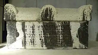 Sarcophage de M. Primius Secundianus, sevir augustal, bâtelier, membre de la corporation des charpentiers, marchand de saumures CIL XIII, 001966.