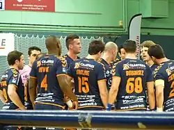 Rassemblement de joueurs de handball.