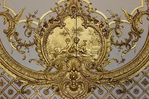 Détail de lambris du cabinet de la pendule, petit appartement du roi du château de Versailles.