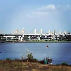 Pont sur le fleuve Narmada à Bharuch.